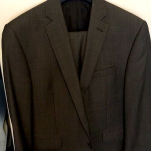 Men’s suit hardly worn